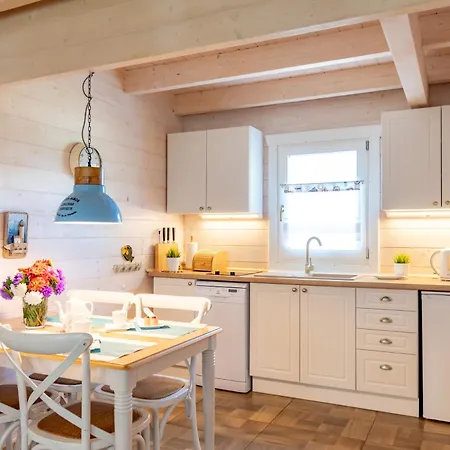 Nad Morzem Otulone Sloncem Tatil Evi