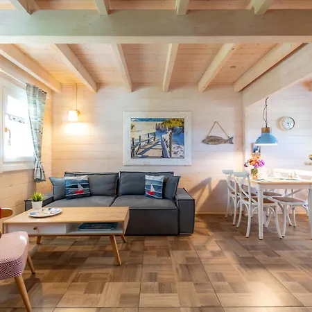 Tatil Evi Nad Morzem Otulone Sloncem