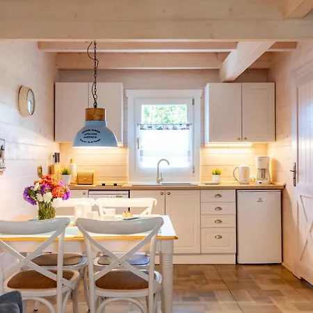 Nad Morzem Otulone Sloncem Tatil Evi